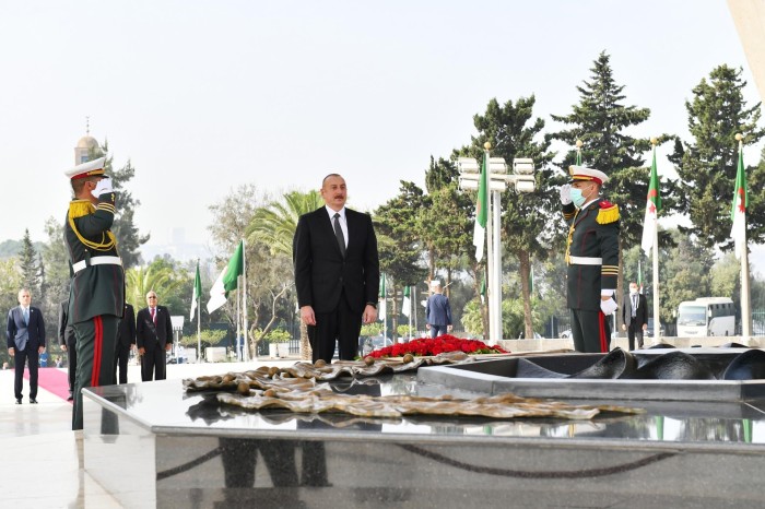 Prezident Əlcəzairdə Şəhidlər abidəsini və Milli Mücahidlər Muzeyini ziyarət edib - YENİLƏNİB (FOTOLAR)