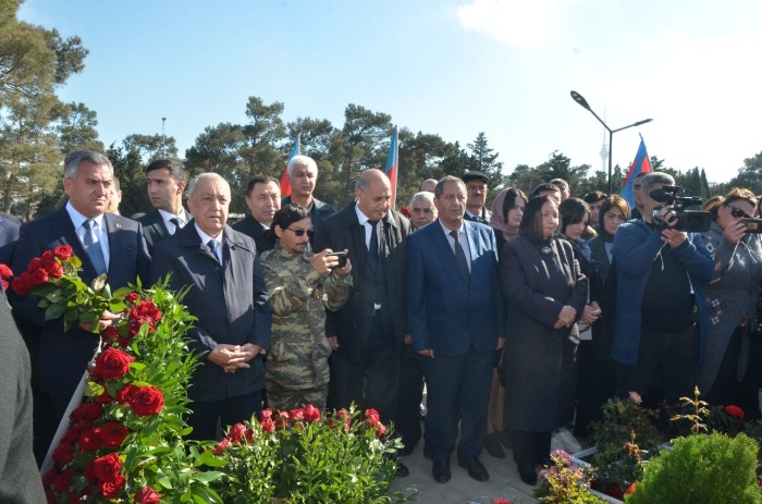 İcra başçıları şəhidlərin məzarını ziyarət etdi - FOTOLAR