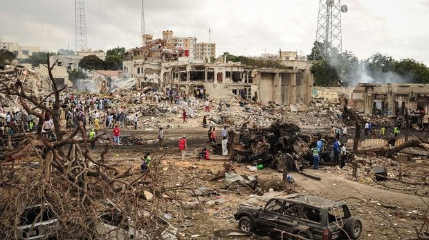 Somalidə hərbi bazada partlayış: 15 nəfər öldü