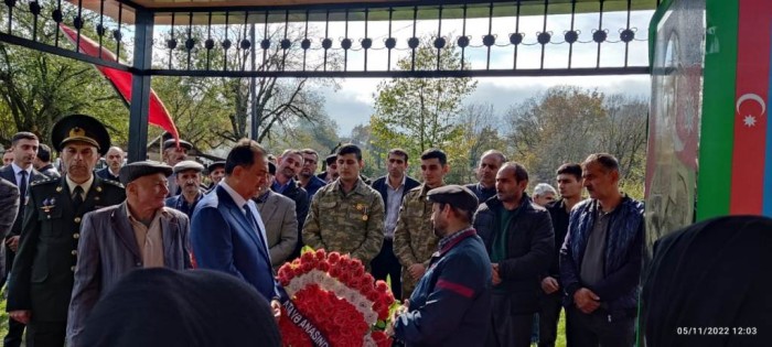 İcra başçısı şəhidlərin məzarlarını ziyarət etdi - FOTO