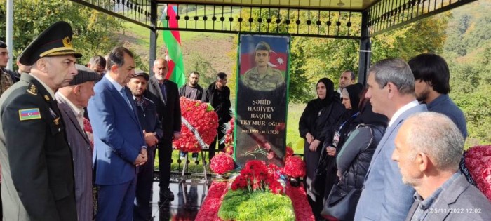 İcra başçısı şəhidlərin məzarlarını ziyarət etdi - FOTO