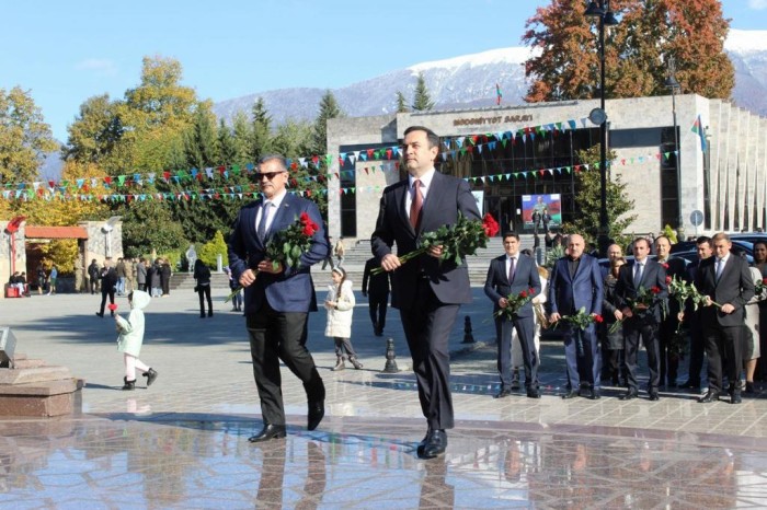 Novruz Aslanov “Zəfər günü”nü sakinlərlə qeyd etdi  - FOTO