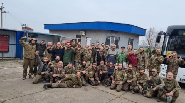 45 ukraynalı hərbçi əsirlikdən azad edildi