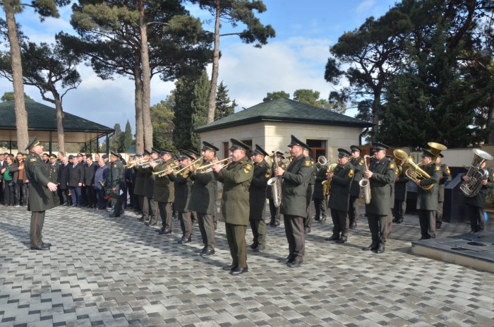 Şəhid mayor Elçin Alıyev II Fəxri Xiyabanda yad edildi - FOTOLR