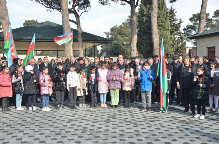 Şəhid mayor Elçin Alıyev II Fəxri Xiyabanda yad edildi - FOTOLR