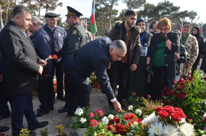 Şəhid mayor Elçin Alıyev II Fəxri Xiyabanda yad edildi - FOTOLR