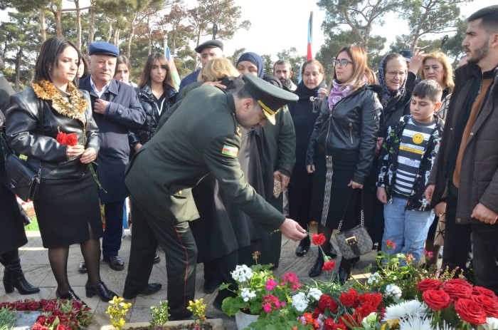 Şəhid mayor Elçin Alıyev II Fəxri Xiyabanda yad edildi - FOTOLR