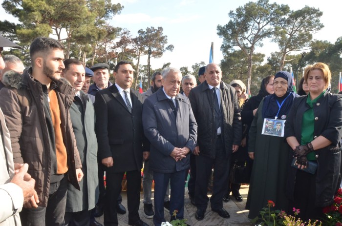 Şəhid mayor Elçin Alıyev II Fəxri Xiyabanda yad edildi - FOTOLR