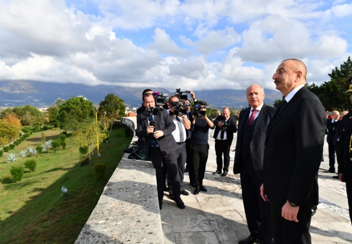 Prezident “Mother Albaniya” abidəsini ziyarət edib 