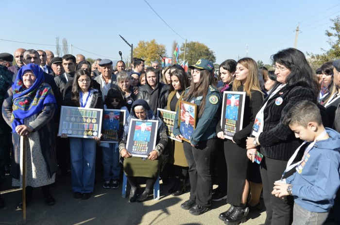 Taleh Qaraşov şəhid polkovnikin bulaq kompleksinin açılışında iştirak edib - FOTO