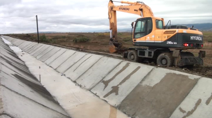 Ağsuda kanal beton üzlüyə alındı - FOTOLAR