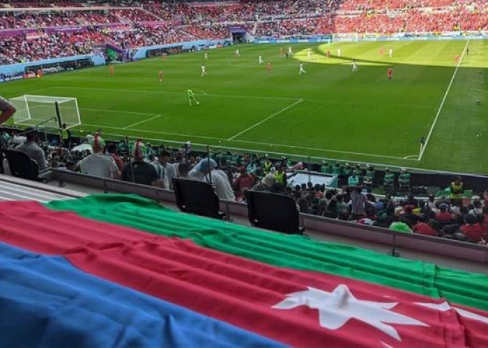 Uels-İran matçında Azərbaycan bayrağı- FOTO
