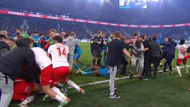 “Zenit” və “Spartak” matçında futbolçular arasında kütləvi dava - VİDEO