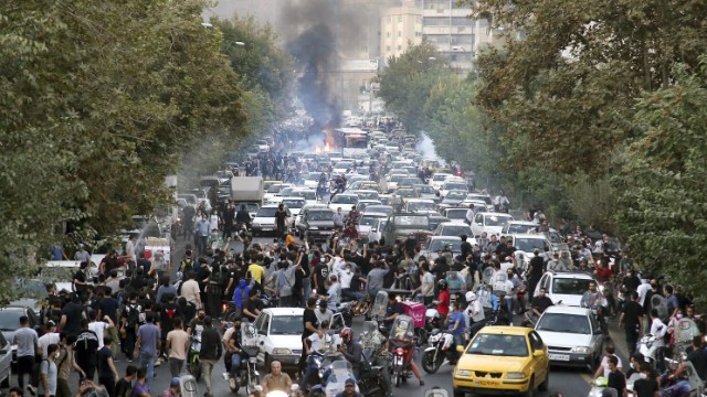 İrandakı etirazlarda 300 nəfər ölüb