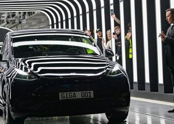 Tesla Çində 400 min avtomobili geri çağırdı