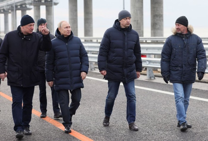 Putinin üst geyiminin qiyməti diqqət çəkdi - FOTO