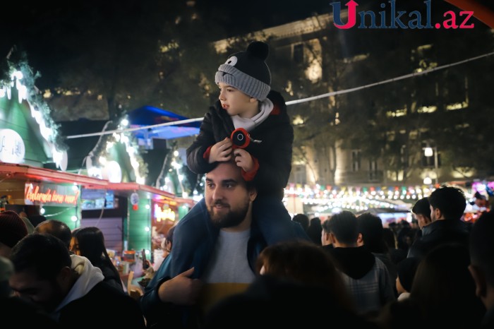 Bakının “Soyuq əllər, isti ürəklər”i... - FOTOREPORTAJ