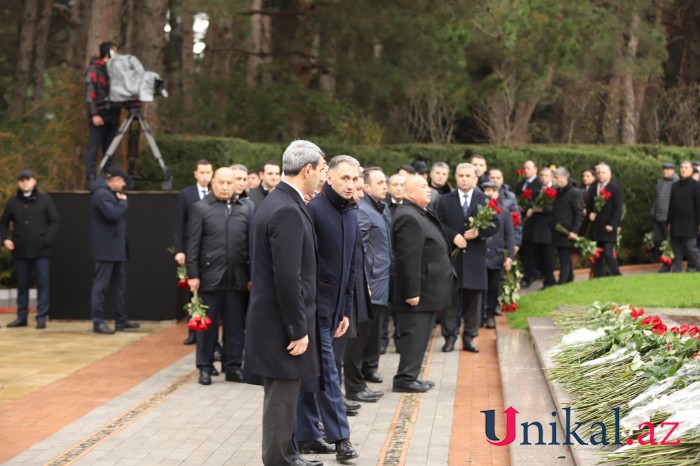 Dövlət rəsmiləri Heydər Əliyevin məzarını ziyarət edir - FOTOLAR