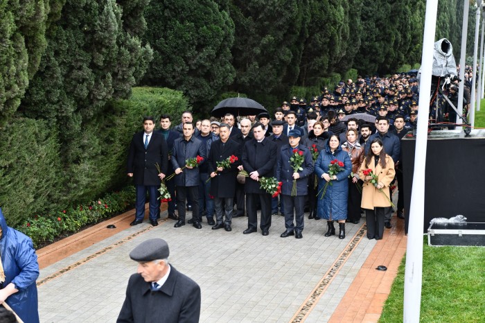 ADNSU-nun kollektivi Heydər Əliyevin məzarını ziyarət etdi - FOTOLAR