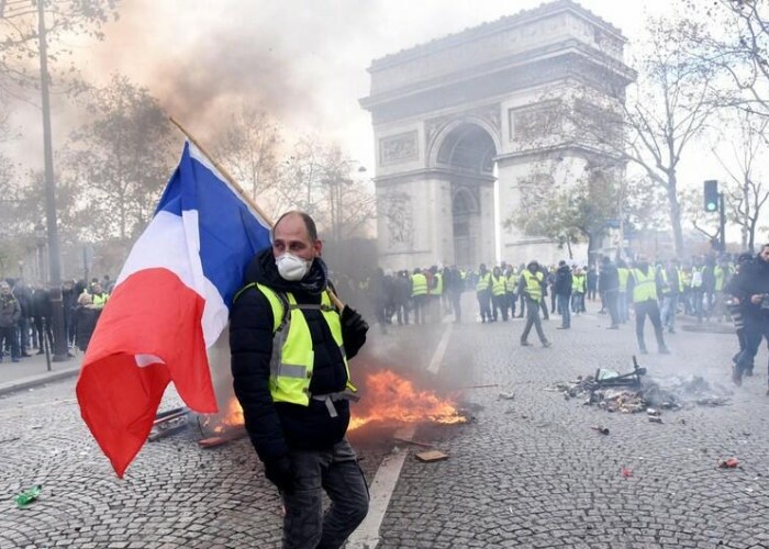 Parisdə iğtişaş - 11 kürd həbs edildi, 31 polis yaralandı
