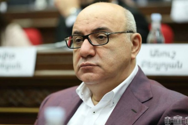 Ermənistanda deputatın oğlu SAXLANILDI
