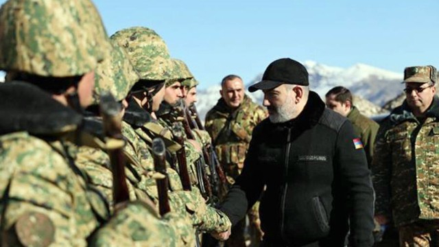 Paşinyan Ermənistan ordusunun mövqelərinə baş çəkdi