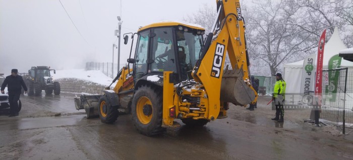 Şuşada yollar qardan təmizlənib, avtomobillərin hərəkəti tam bərpa olunub (FOTOLAR)