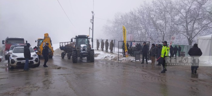 Şuşada yollar qardan təmizlənib, avtomobillərin hərəkəti tam bərpa olunub (FOTOLAR)