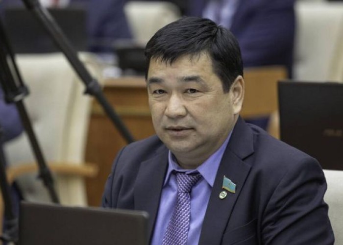 Rusiyanı dəstəkləyən deputat parlamentdən çıxarıldı