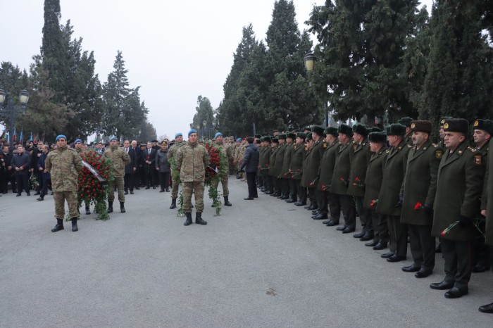 Gəncədə 20 Yanvar şəhidlərinin xatirəsi ehtiramla yad edilib - FOTOLAR