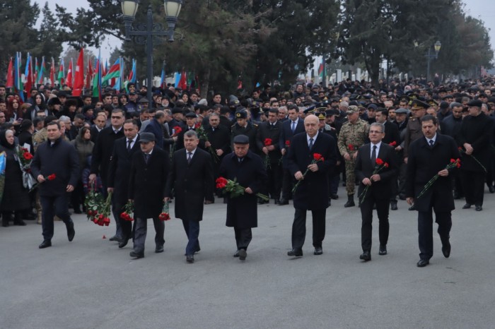 Gəncədə 20 Yanvar şəhidlərinin xatirəsi ehtiramla yad edilib - FOTOLAR