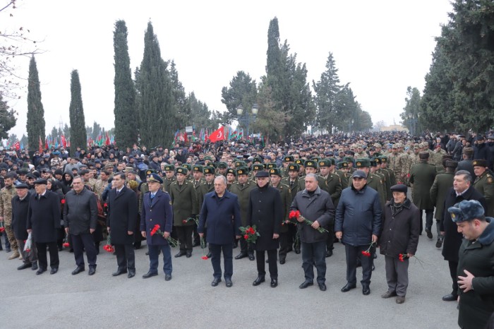 Gəncədə 20 Yanvar şəhidlərinin xatirəsi ehtiramla yad edilib - FOTOLAR