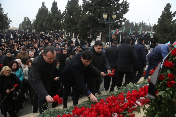 Gəncədə 20 Yanvar şəhidlərinin xatirəsi ehtiramla yad edilib - FOTOLAR