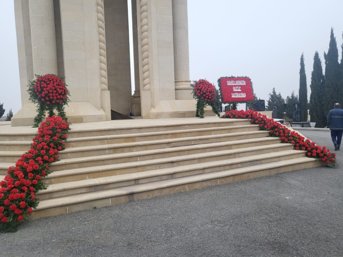 Gəncədə 20 Yanvar şəhidlərinin xatirəsi ehtiramla yad edilib - FOTOLAR