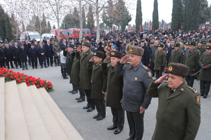 Gəncədə 20 Yanvar şəhidlərinin xatirəsi ehtiramla yad edilib - FOTOLAR