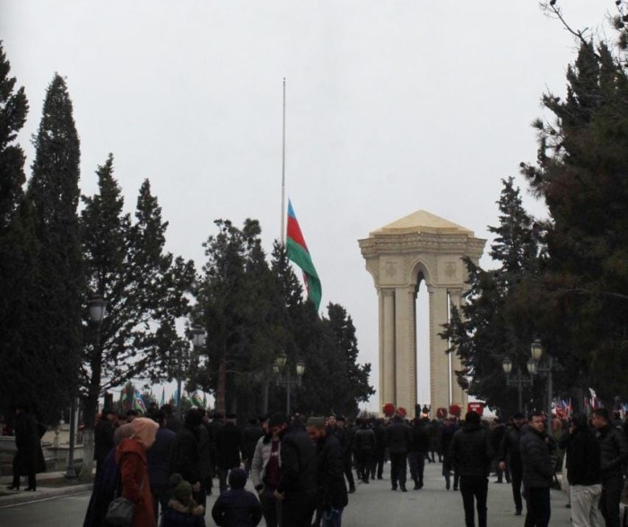 Gəncədə 20 Yanvar şəhidlərinin xatirəsi ehtiramla yad edilib - FOTOLAR