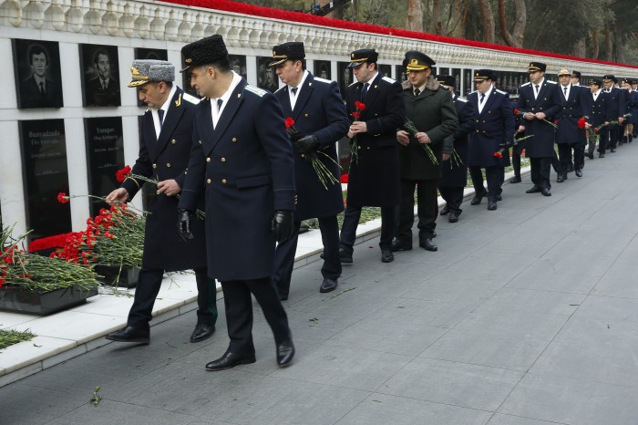 Baş Prokurorluğun rəhbərliyi və kollektivi Şəhidlər xiyabanını ziyarət edib - FOTO