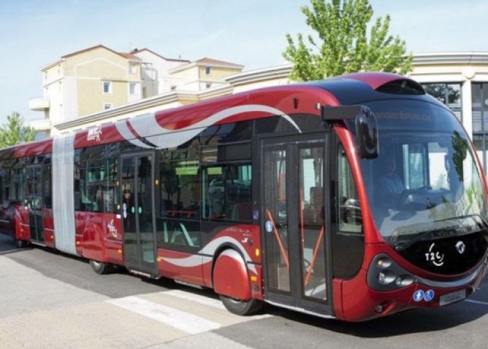 "Baku Bus" maşınla toqquşdu- Xəsarət alan var