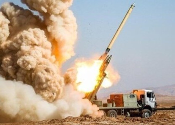 İran yeni qanadlı raketini nümayiş etdirdi