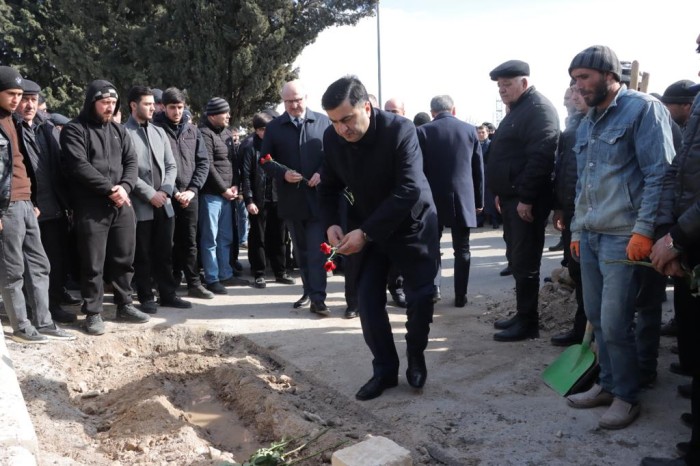 Niyazi Bayramov Şahin Vəliyevin dəfnində iştirak etdi - YENİLƏNİB (VİDEO)