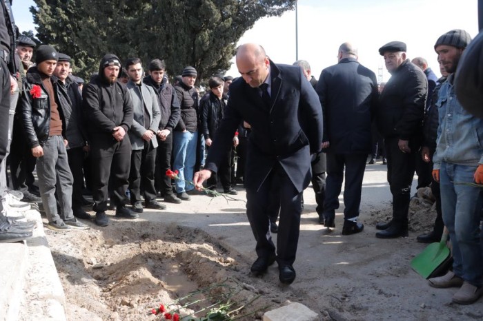 Niyazi Bayramov Şahin Vəliyevin dəfnində iştirak etdi - YENİLƏNİB (VİDEO)