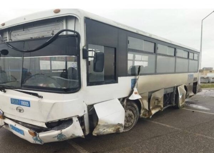 Sumqayıtda avtobus qəzaya düşdü, sürücü öldü