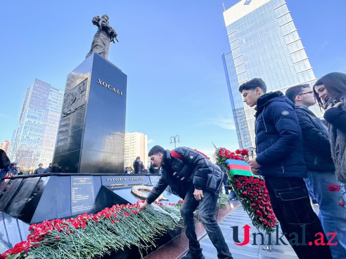 Azərbaycan xalqı Xocalı soyqırımı qurbanlarını yad edir - FOTOLAR