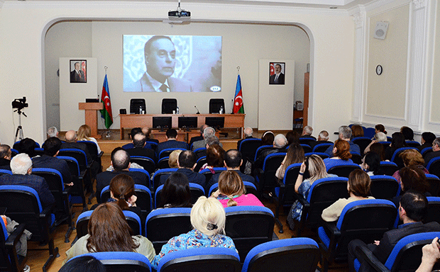 Heydər Əliyevin 100 illik yubileyinə həsr edilmiş elmi sessiya keçirildi - FOTOLAR