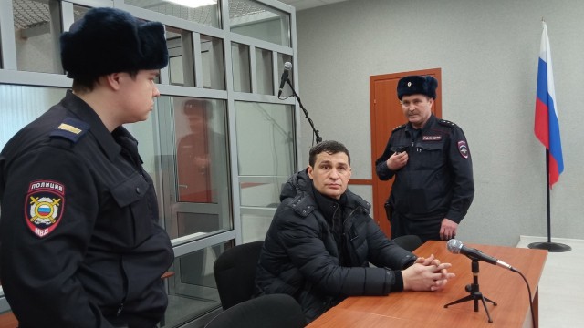 Rusiyada barda dava salan eks-deputat həbs edildi - VİDEO