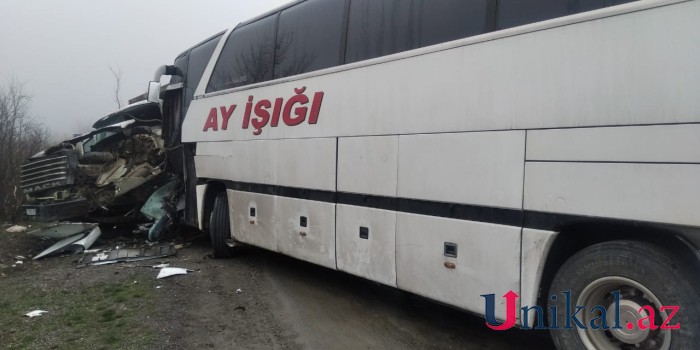 Azərbaycanda idmançıları daşıyan avtobus yük maşını ilə toqquşdu - YARALILAR VAR (VİDEO)