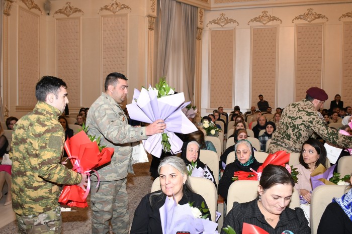 Abdin Fərzəliyev şəhid analarını təbrik etdi - FOTOLAR