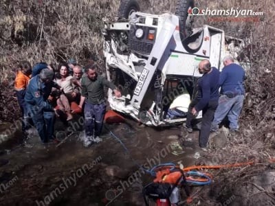 Ermənistanda avtobus dərəyə aşdı - 1 ölü, 23 yaralı (YENİLƏNİB)