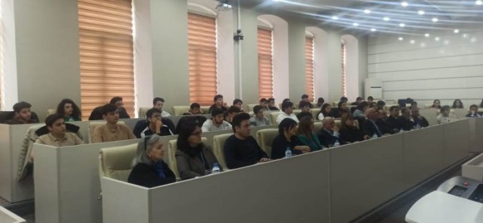 UNEC kitabxanaları Heydər Əliyev irsini dünya kataloqunda araşdırır - FOTO