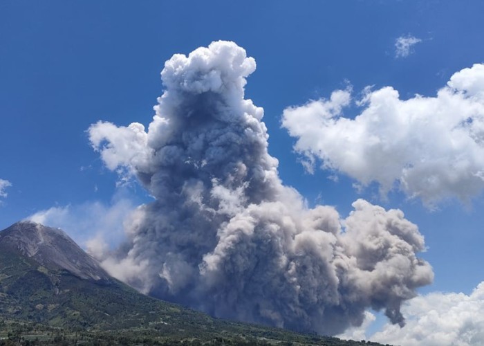 Merapi vulkanı yenidən püskürdü 